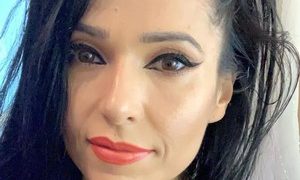 Smileytinaa naked before webcam in live video chat