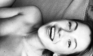 SoftlyFreya naked before webcam in live video chat