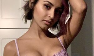 Stacy_x3 naked before webcam in live video chat