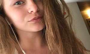 Star_Annet naked before webcam in live video chat