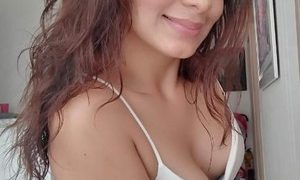 Tutttyy_lovee naked before webcam in live video chat