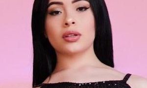 Venuss_23S naked before webcam in live video chat