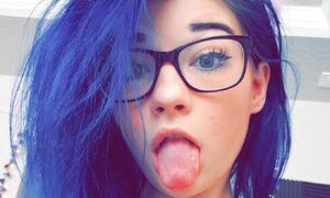 XMissMoxxiX naked before webcam in live video chat