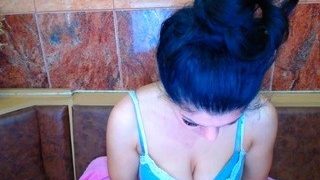 Yanisa23 nude on cam in her Live Sex Chat