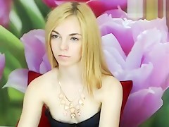 Blonde babe Lesli masturbates