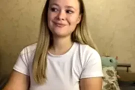 Caramelleeee naked on cam for live sex chat