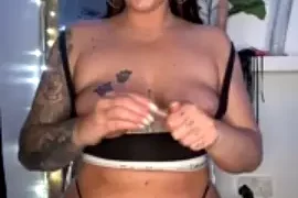 MissSquirtyLee naked on cam for live sex chat