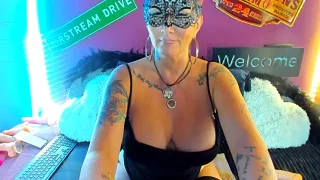 Mrs_Hyyde naked on cam for live sex chat