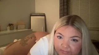 tight_lilfuck_slut naked on cam for live sex chat