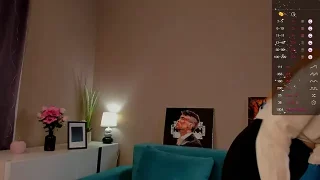 MoIIyredhead naked on cam for live sex chat