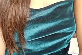 Roshni_98 naked on cam for live sex chat