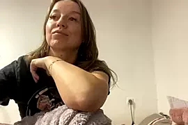 MolliSwitti naked on cam for live sex chat