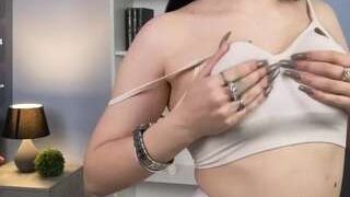 Alyssa-Flores nude on webcam in Live Sex Chat