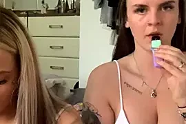 kinkykezxx naked on cam for live sex chat