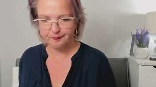 NicoleExperienced nude on webcam in Live Sex Chat