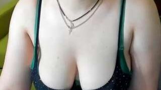Madrinia nude on webcam in Live Sex Chat