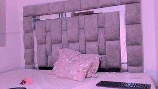 Layla nude on webcam in Live Sex Chat