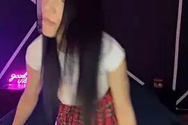 Miasquirtss naked on cam for live sex chat