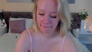 Lina-Rose nude on webcam in Live Sex Chat