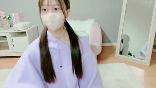 Minami-kk naked on cam for live sex chat