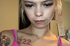 Poisonivyana naked on cam for live sex chat