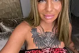 Dutchhbarbie naked on cam for live sex chat