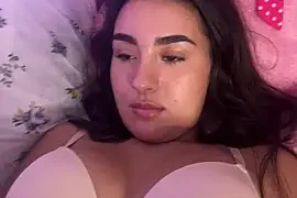 sarahsparkles20 naked on cam for live sex chat