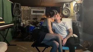 Sweetie-FrenchKiss naked on cam for live sex chat