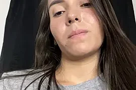 Scarlett05 naked on cam for live sex chat