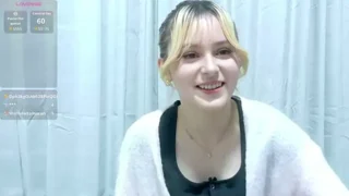 e_ri_ka93 naked on cam for live sex chat