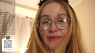 BeckiHoffer naked on cam for live sex chat