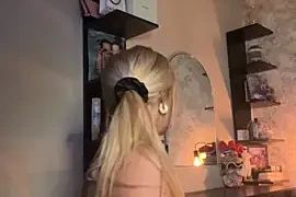 CharlottemilfUKx naked on cam for live sex chat
