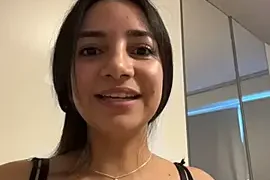 EmmyBullockk naked on cam for live sex chat