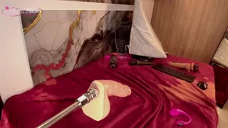 JessicaElowin naked on cam for live sex chat