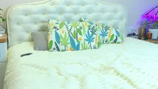LadySweetWife naked on cam for live sex chat