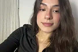 HelliRosa naked on cam for live sex chat